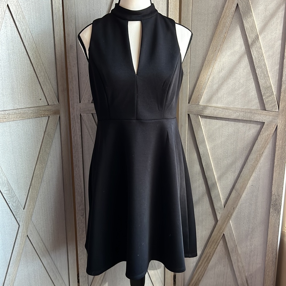 Sopranos halter dress w/front & back key holes fit & flare midi dress Black Sz M